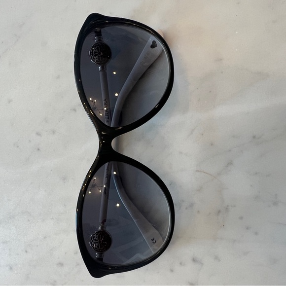 Brighton Ferrara black white sunglasses - Picture 2 of 9